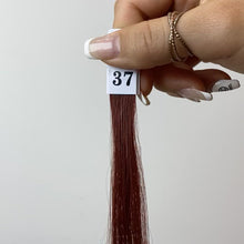 Charger et lire la vidéo dans la visionneuse de la Galerie, Light Auburn Brown Clip-In Hair Extensions #37
