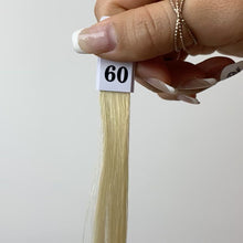 Charger et lire la vidéo dans la visionneuse de la Galerie, Platinum Ash Blonde Clip-In Hair Extensions #60
