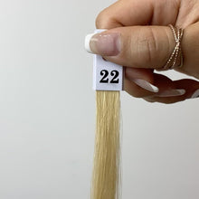 Cargar y reproducir el video en el visor de la galería, Light Blonde Clip-In Hair Extensions #22
